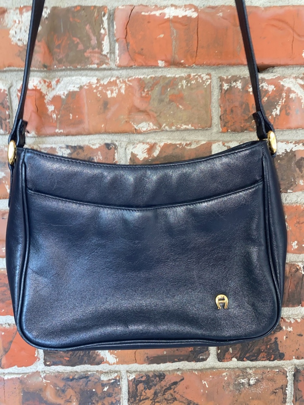 Aigner leather shoulder bag purse